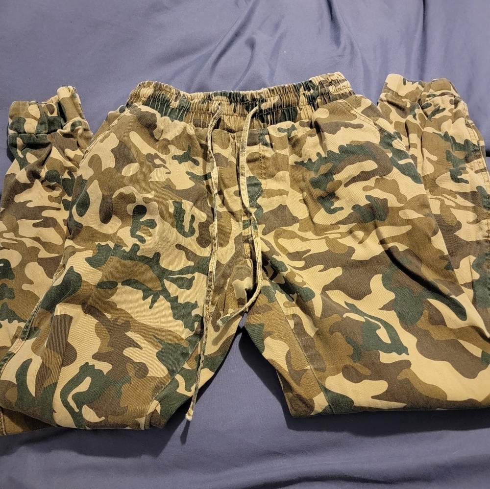 Womens Camouflage Cargo Pants